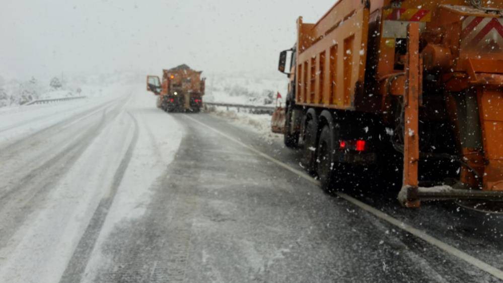 Kar yağışının etkili olduğu Konya-Antalya kara yolundan kareler 3