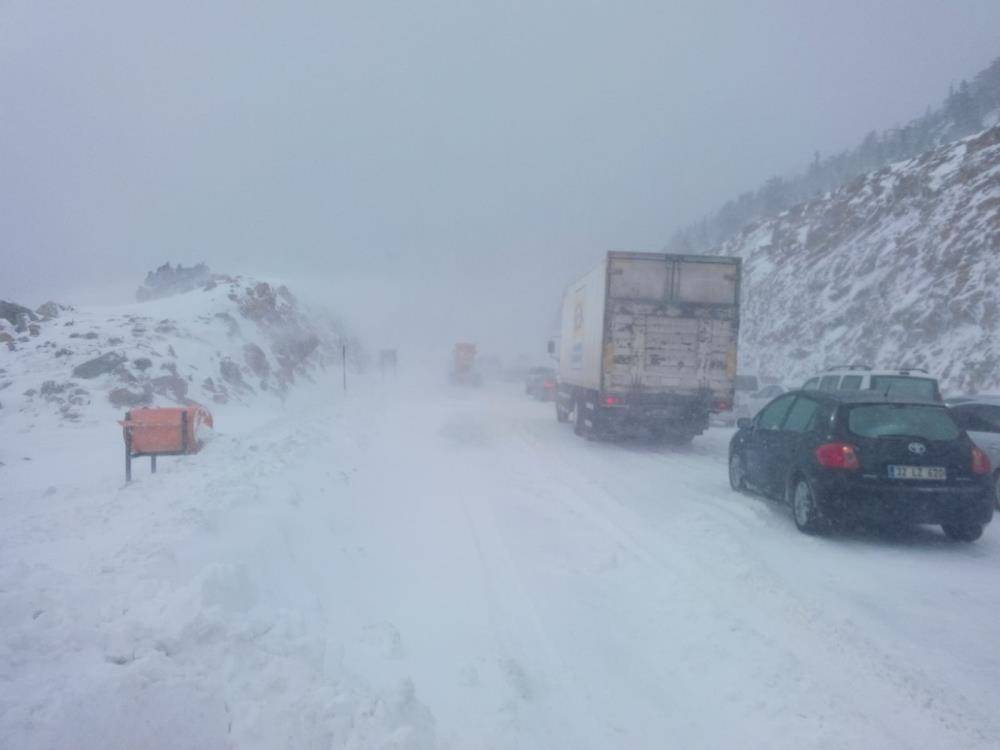 Kar yağışının etkili olduğu Konya-Antalya kara yolundan kareler 6