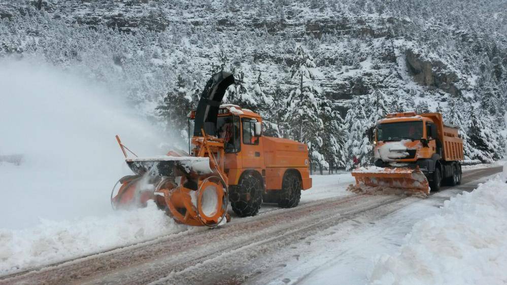 Kar yağışının etkili olduğu Konya-Antalya kara yolundan kareler 7