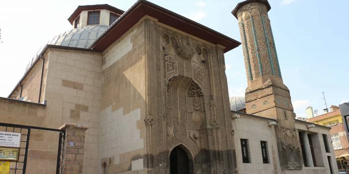 Orta Asya çadır geleneğinin örneği: 'İnce Minareli Medrese'