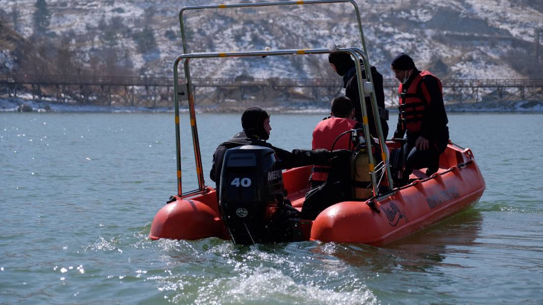 Konya İtfaiyesi Su Altı Arama ve Kurtarma ekibi dondurucu soğukta tatbikat yapıyor 5