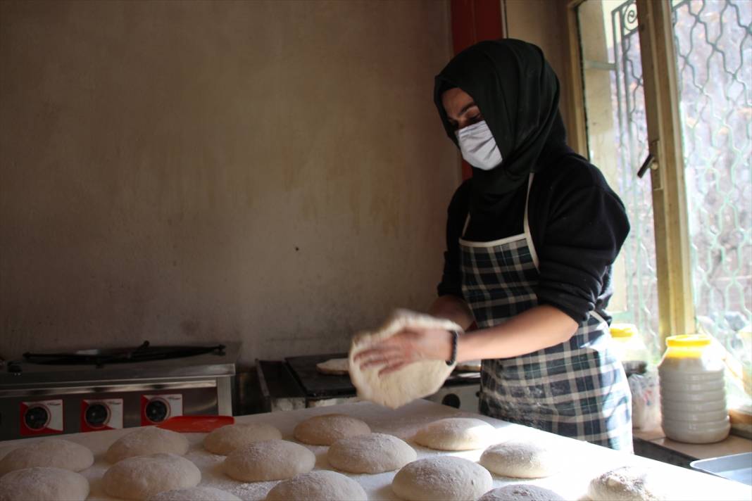 Konyalı kadın girişimci, KOSGEB desteğiyle açtığı börek evinde siparişlere yetişemiyor 10