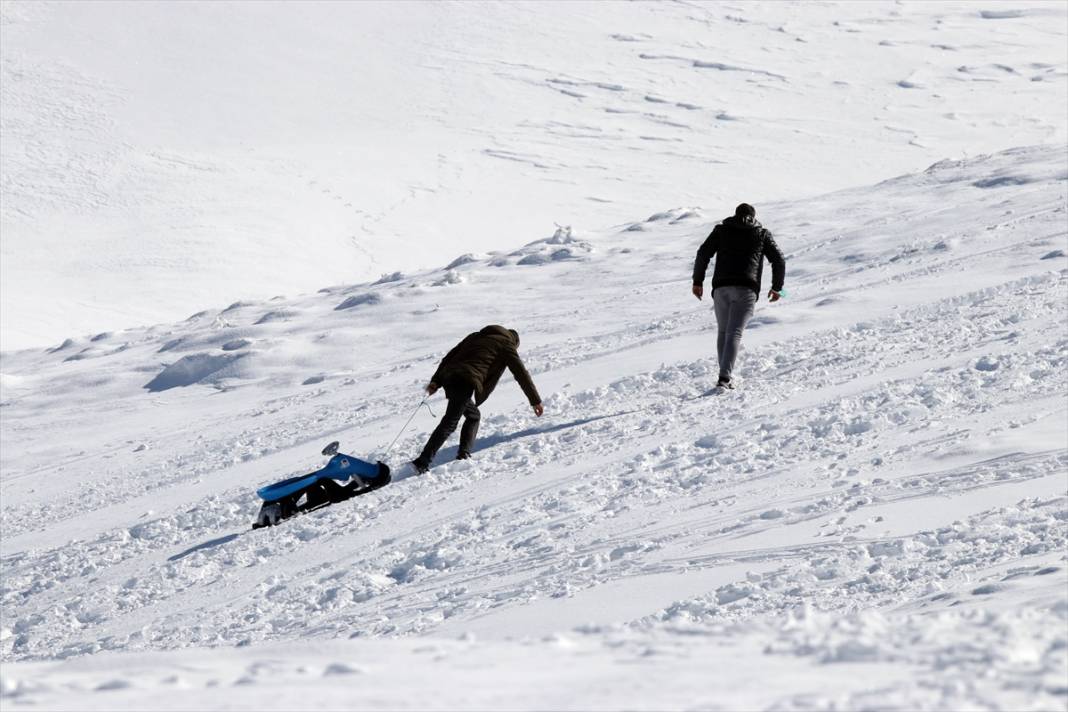 Konya'da kış turizminin merkezi nisan ayında da kayak imkanı sunuyor 12