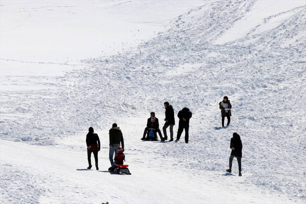 Konya'da kış turizminin merkezi nisan ayında da kayak imkanı sunuyor 13