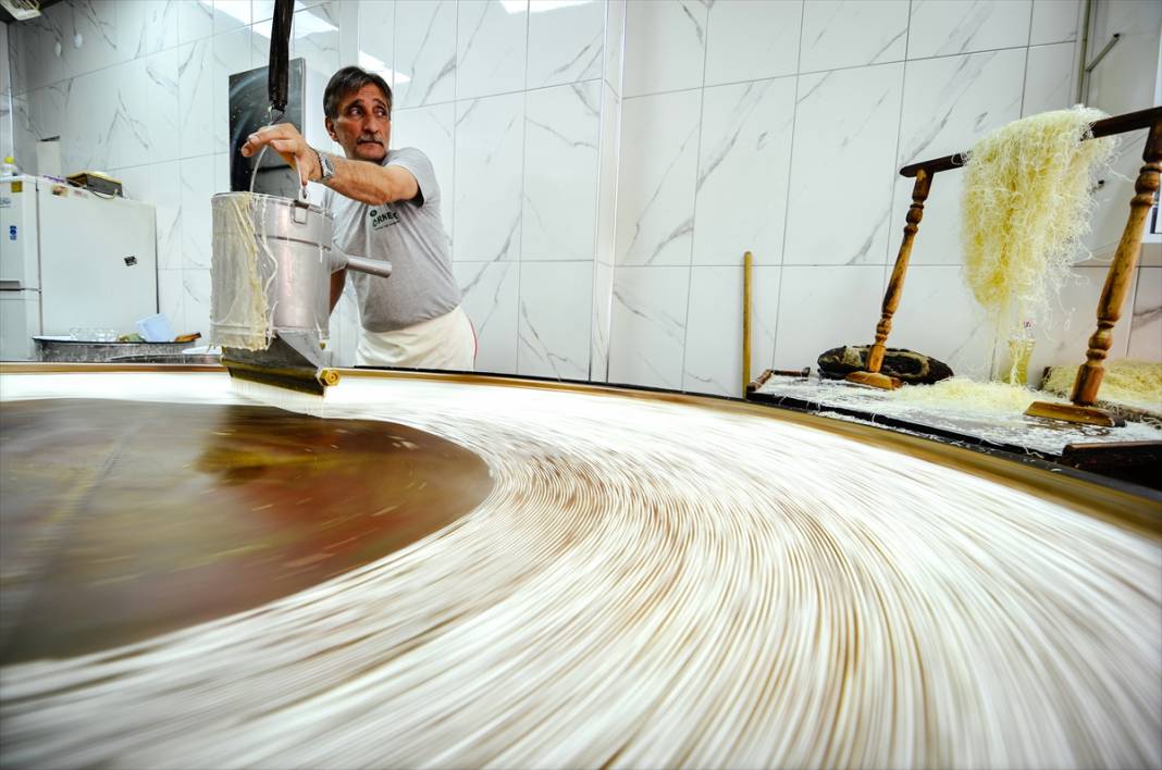 Konya'da geleneksel yöntemlerle üretilen tel kadayıf sofraları tatlandırıyor 10