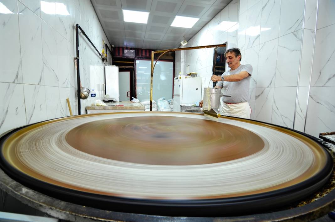Konya'da geleneksel yöntemlerle üretilen tel kadayıf sofraları tatlandırıyor 11