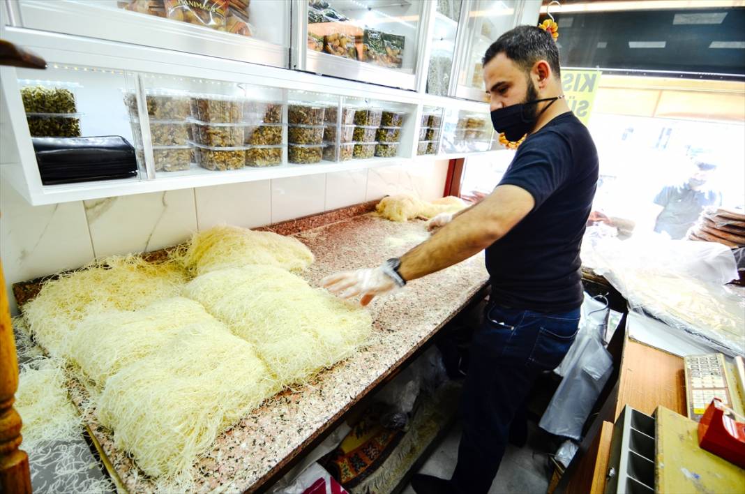 Konya'da geleneksel yöntemlerle üretilen tel kadayıf sofraları tatlandırıyor 15