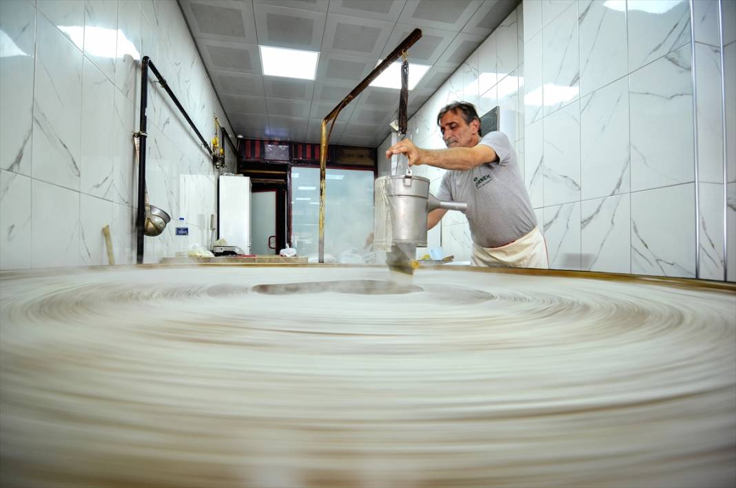 Konya'da geleneksel yöntemlerle üretilen tel kadayıf sofraları tatlandırıyor 2