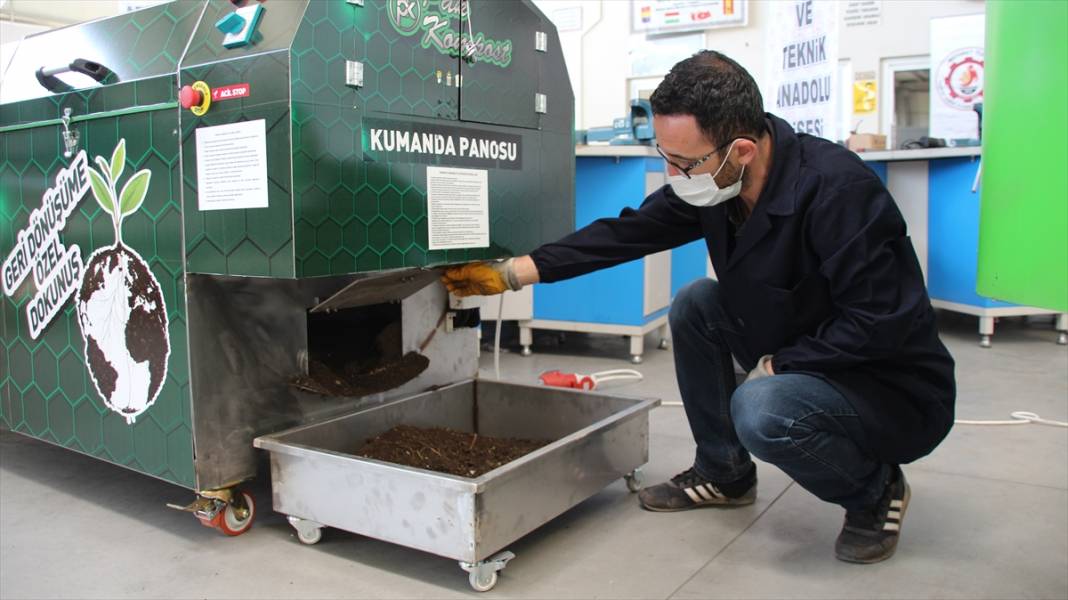 Konya'da meslek liseliler, tarım alanı olan okullardaki özel çocuklar için atıkları gübreye dönüştüren makine üretiyor 4