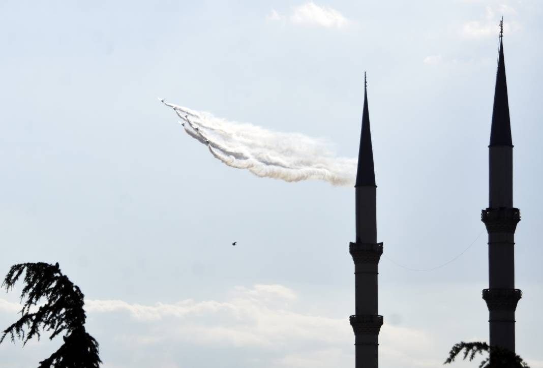 Türk Yıldızları, Selçuklu Payitahtı Konya için selamlama uçuşu yaptı 36