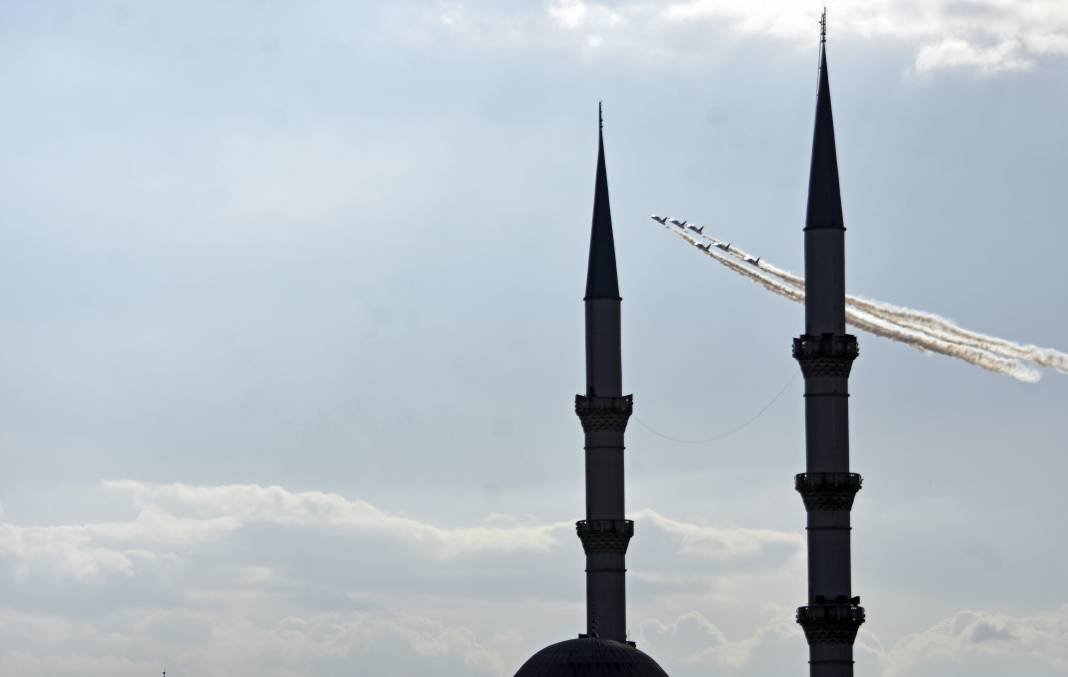 Türk Yıldızları, Selçuklu Payitahtı Konya için selamlama uçuşu yaptı 42