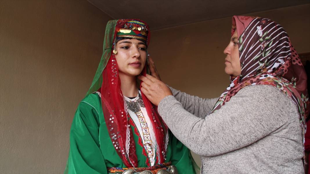Konya'da geleneksel düğün kıyafetleri çeyrek asırdır terzi çiftin elinde hayat buluyor 1
