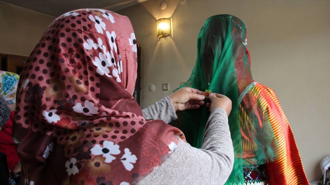 Konya'da geleneksel düğün kıyafetleri çeyrek asırdır terzi çiftin elinde hayat buluyor 4