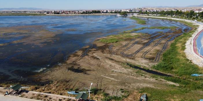 Eski halinden eser yok! Kuraklığın vurduğu Beyşehir Gölü'ndeki içler acısı durum fotoğraf karelerine yansıdı