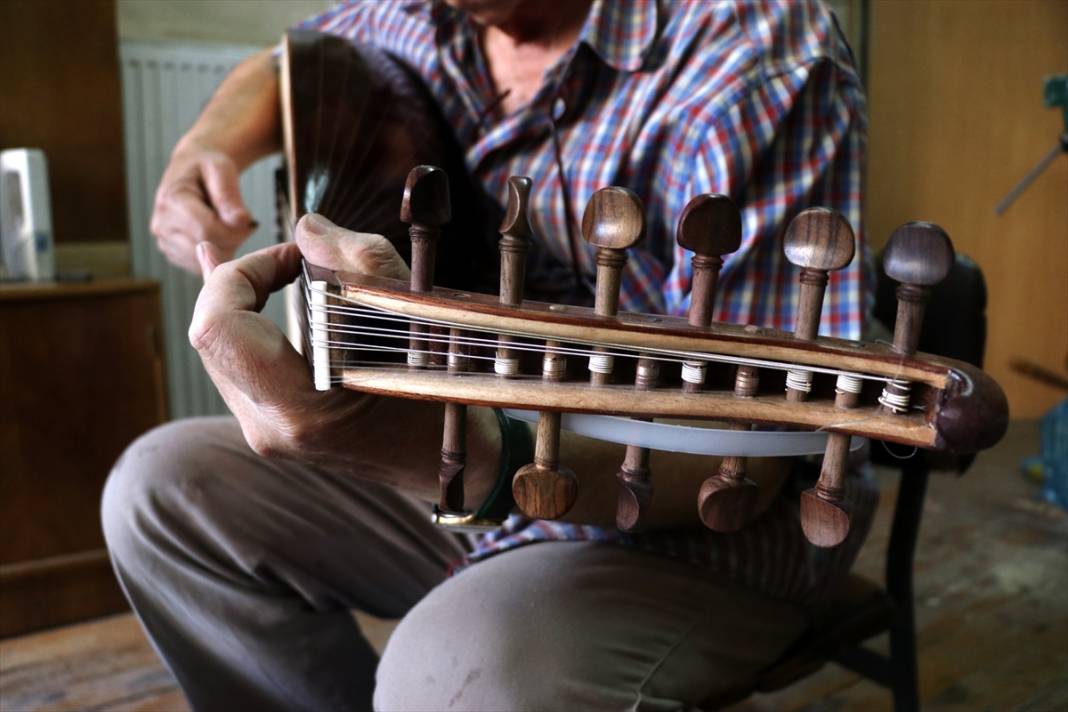 Müziğe olan tutkusunu atölyeye taşıdı! Konyalı Osman Eşen'in hazırladığı enstrümanlar yurt dışında da rağbet görüyor 10