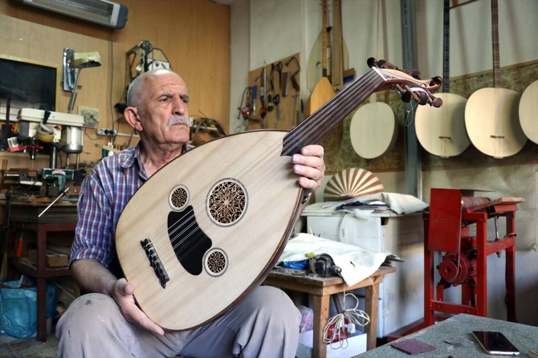 Müziğe olan tutkusunu atölyeye taşıdı! Konyalı Osman Eşen'in hazırladığı enstrümanlar yurt dışında da rağbet görüyor 13