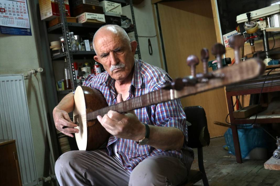 Müziğe olan tutkusunu atölyeye taşıdı! Konyalı Osman Eşen'in hazırladığı enstrümanlar yurt dışında da rağbet görüyor 6