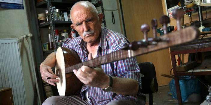 Müziğe olan tutkusunu atölyeye taşıdı! Konyalı Osman Eşen'in hazırladığı enstrümanlar yurt dışında da rağbet görüyor