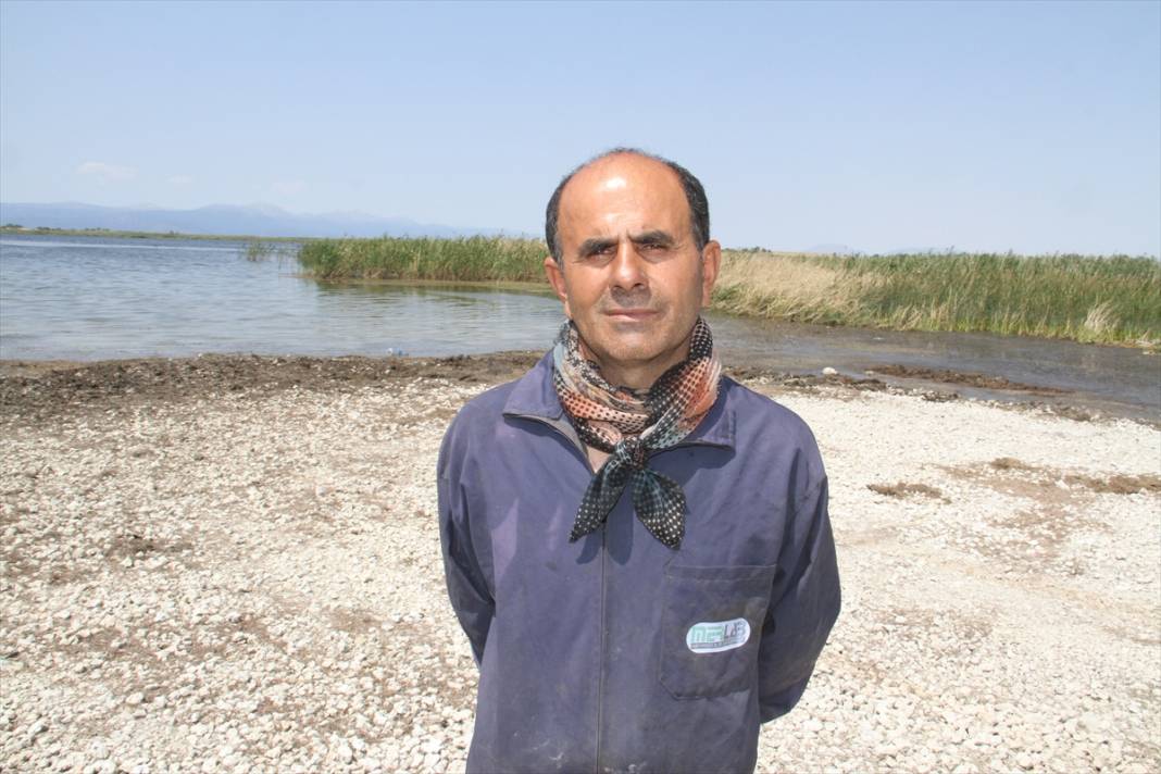 Adadaki hasadı tamamlayan biçerdöver Beyşehir Gölü'nde "yüzdürülerek" karşı kıyıya geçirildi 8