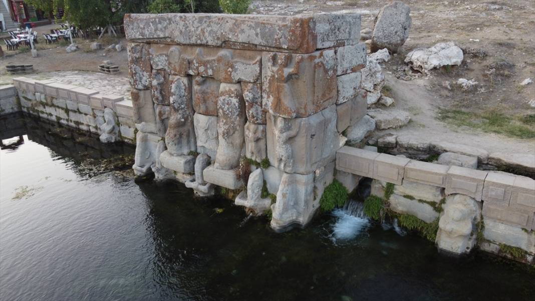 Konya'daki Hitit su anıtı tarihi ve mimarisiyle ilgi çekiyor 10
