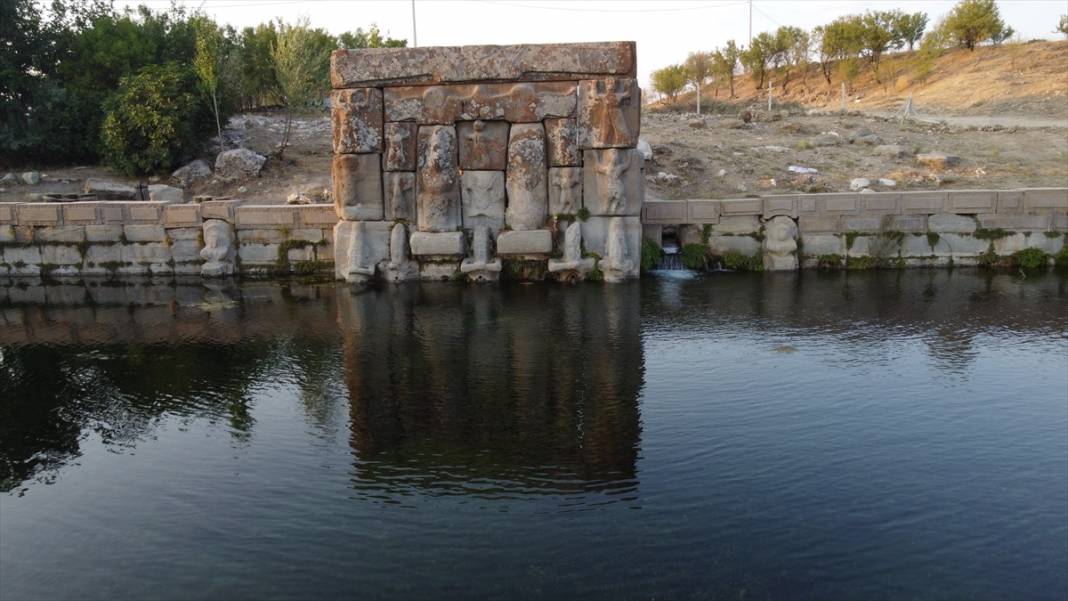 Konya'daki Hitit su anıtı tarihi ve mimarisiyle ilgi çekiyor 13