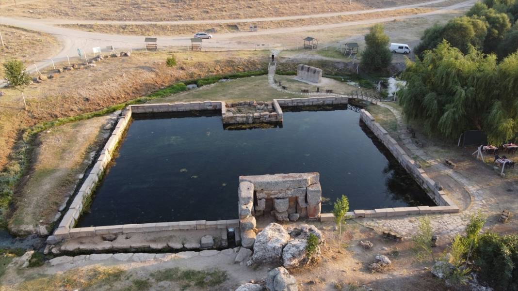 Konya'daki Hitit su anıtı tarihi ve mimarisiyle ilgi çekiyor 16