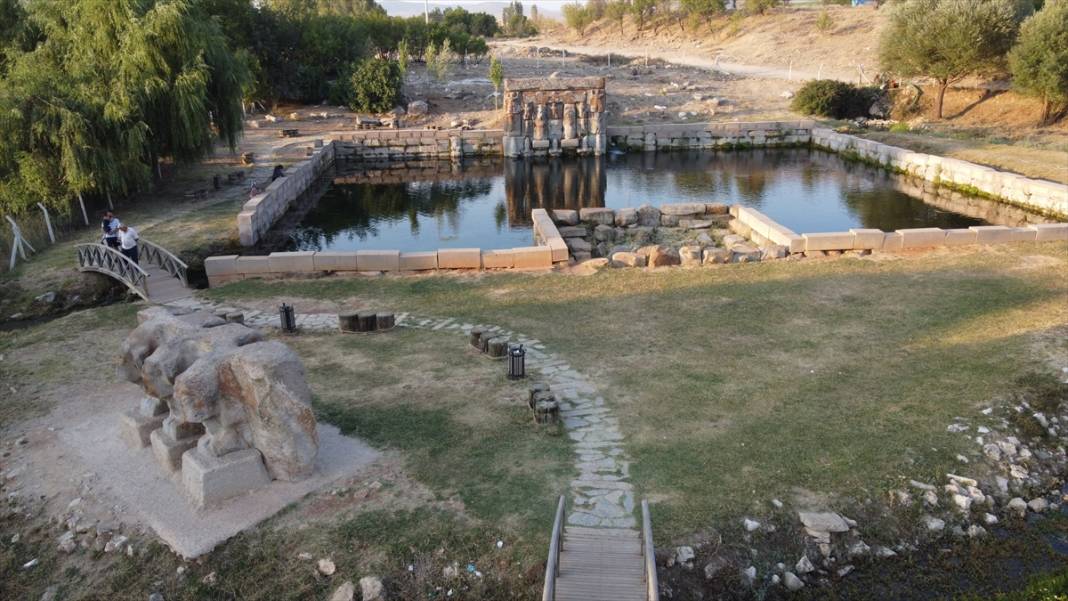 Konya'daki Hitit su anıtı tarihi ve mimarisiyle ilgi çekiyor 18