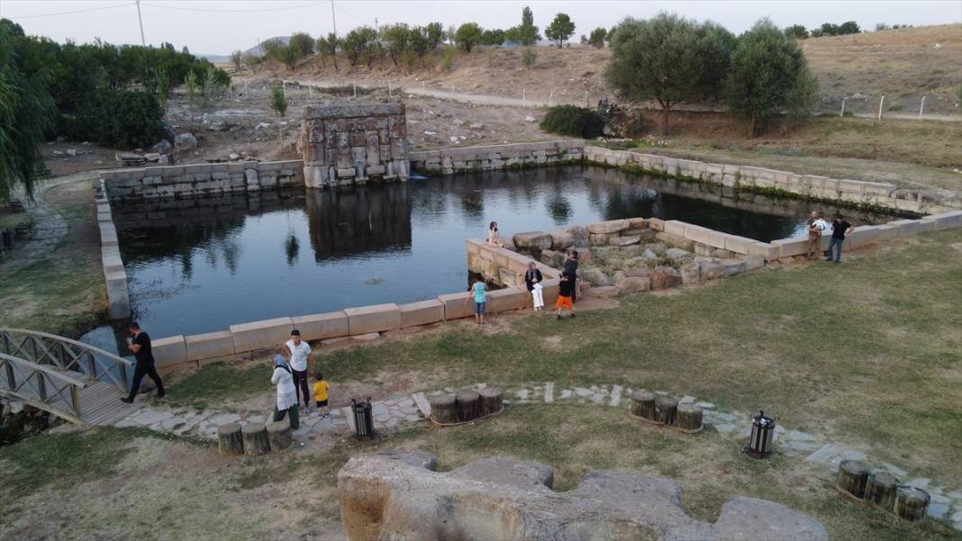 Konya'daki Hitit su anıtı tarihi ve mimarisiyle ilgi çekiyor 19