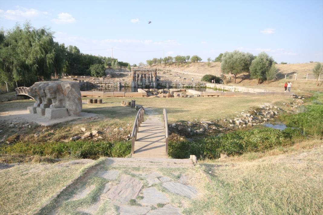 Konya'daki Hitit su anıtı tarihi ve mimarisiyle ilgi çekiyor 9