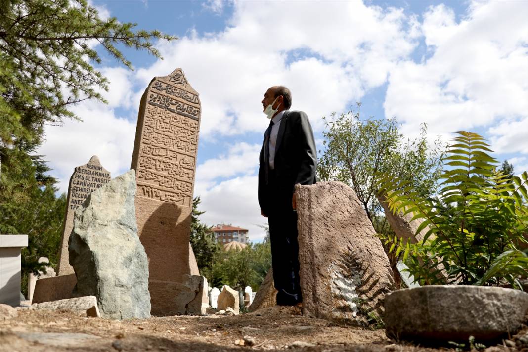 Konya'daki bu mezarlıklar tarihi arşiv gibi 12