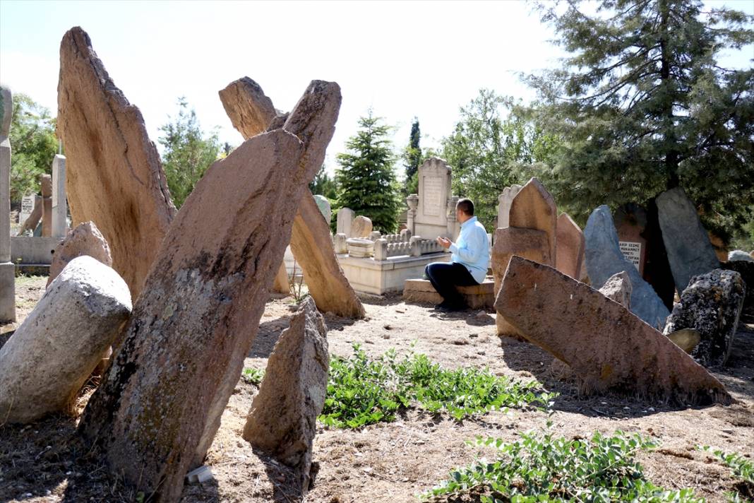 Konya'daki bu mezarlıklar tarihi arşiv gibi 14