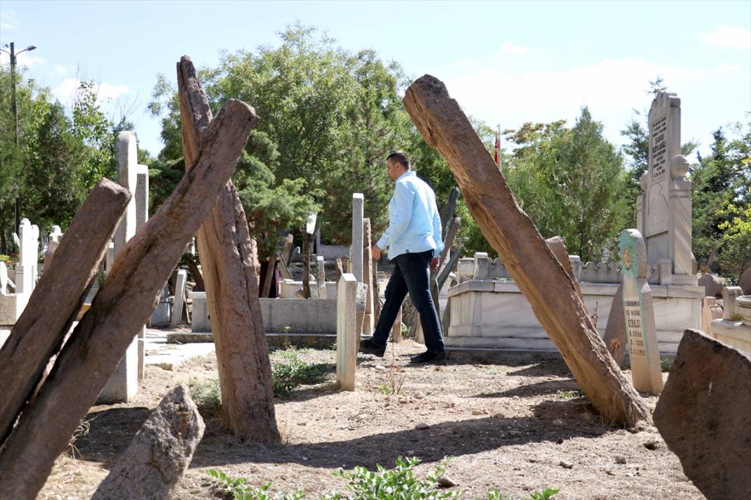 Konya'daki bu mezarlıklar tarihi arşiv gibi 2