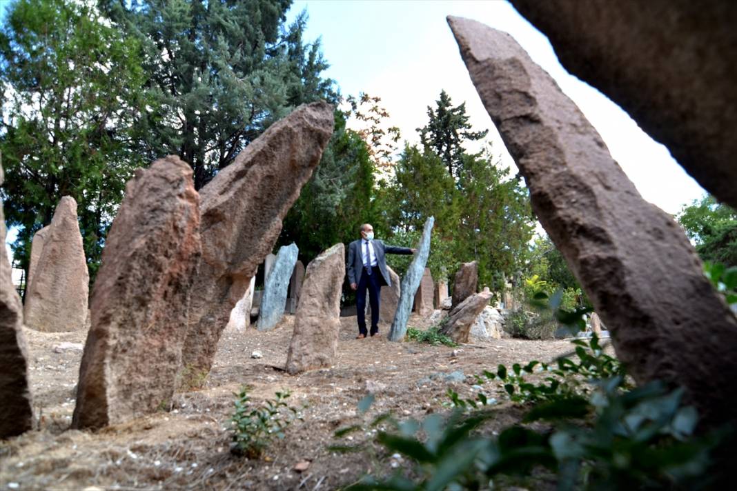 Konya'daki bu mezarlıklar tarihi arşiv gibi 3
