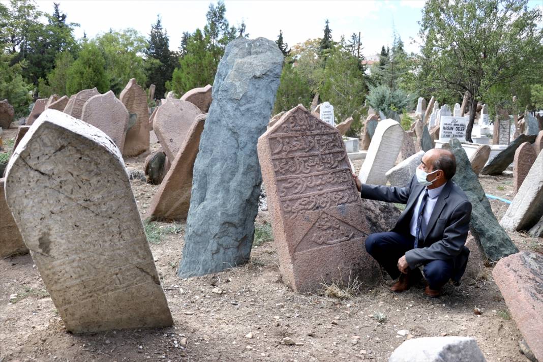 Konya'daki bu mezarlıklar tarihi arşiv gibi 5
