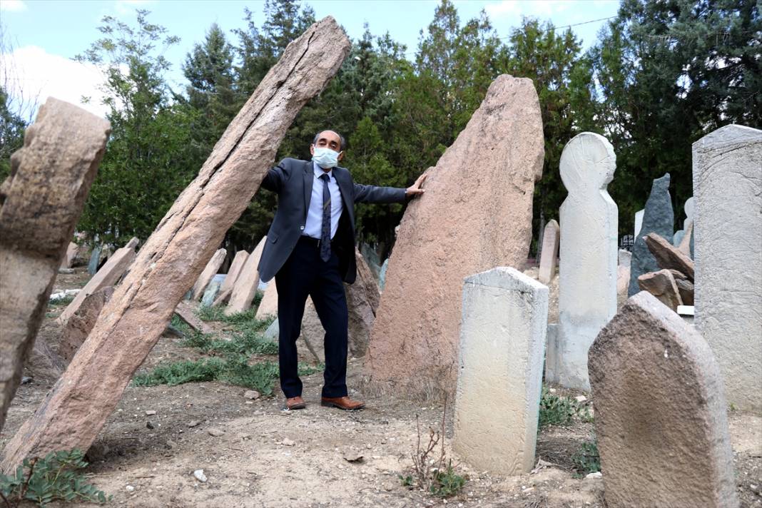 Konya'daki bu mezarlıklar tarihi arşiv gibi 6