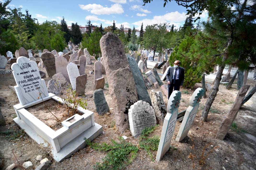 Konya'daki bu mezarlıklar tarihi arşiv gibi 9