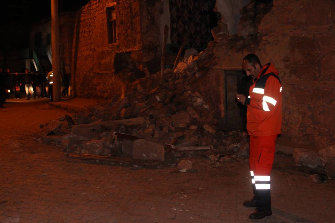 Konya'daki depremde 66 yapıda hasar oluştu 22