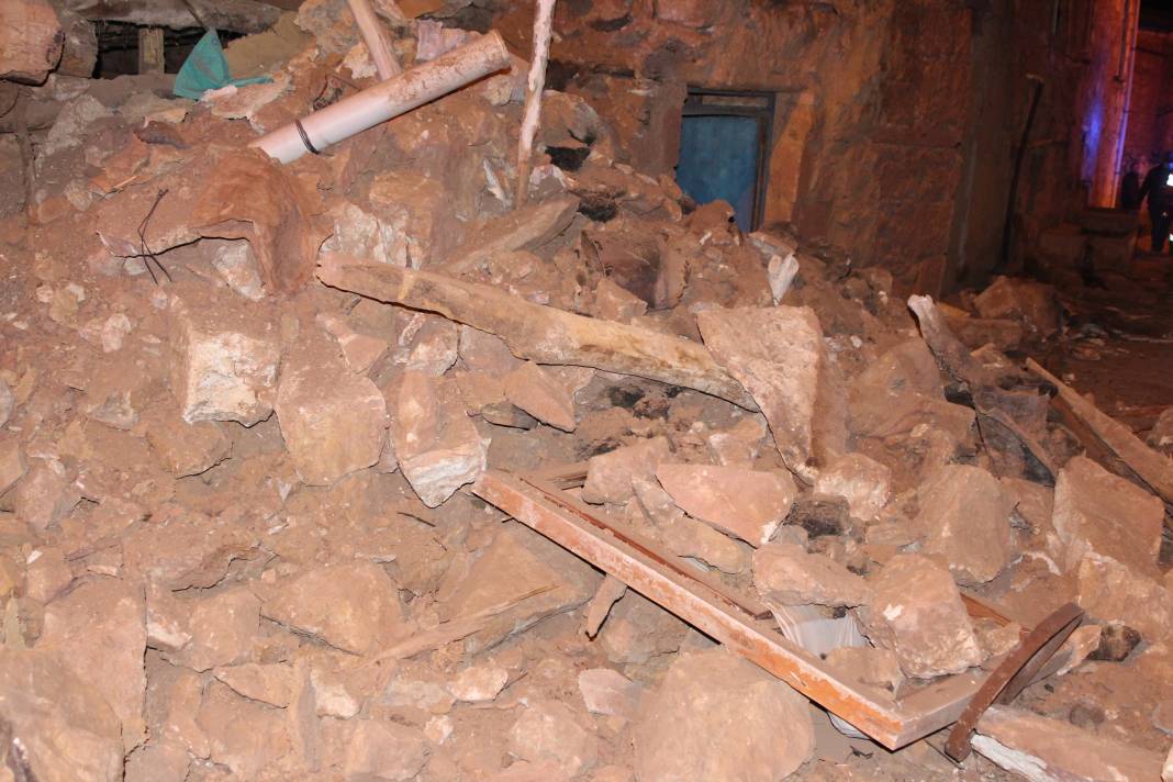 Konya'daki depremde 66 yapıda hasar oluştu 24