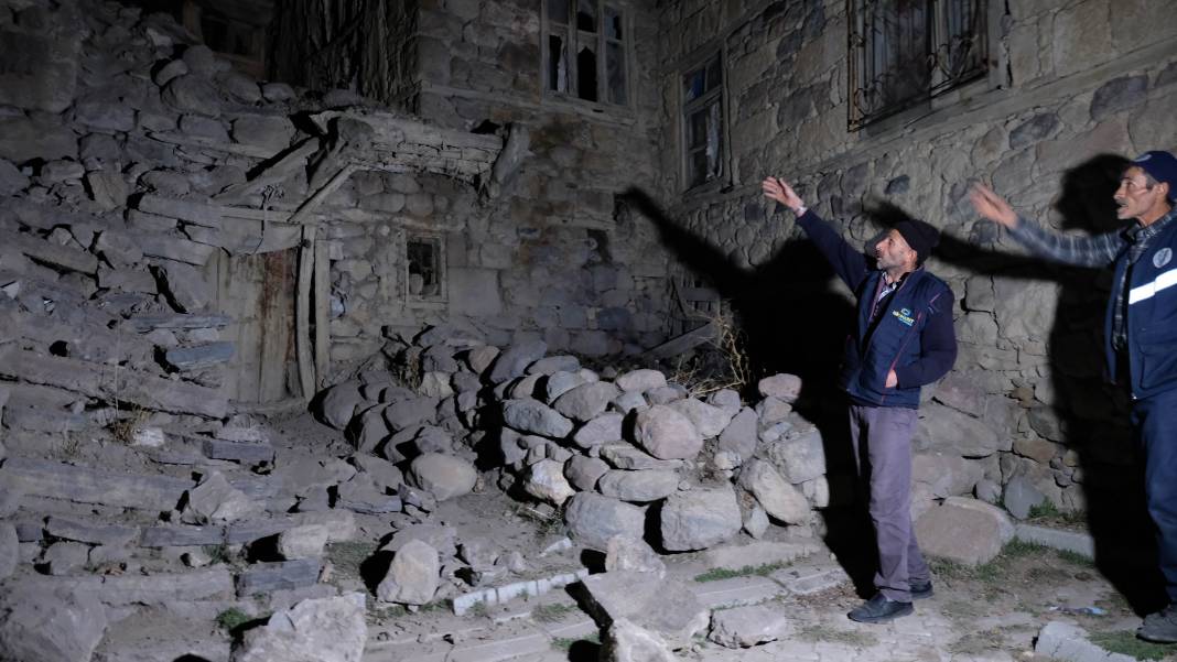 Konya'daki depremde 66 yapıda hasar oluştu 32