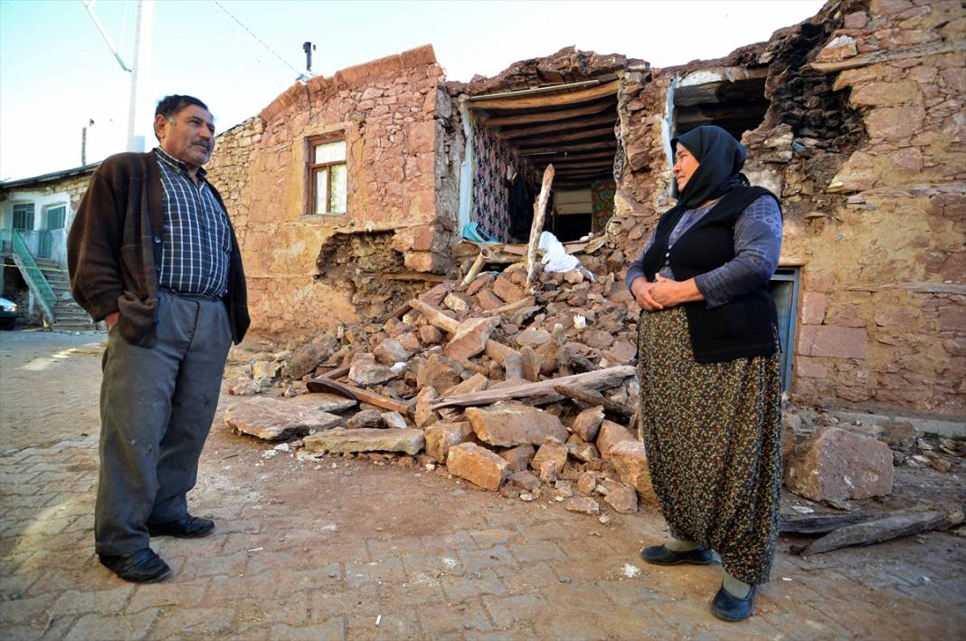 Konya'daki depremde 66 yapıda hasar oluştu 47