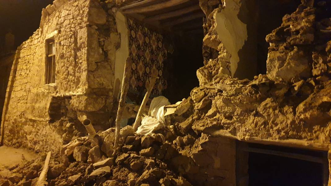 Konya'daki depremde 66 yapıda hasar oluştu 61