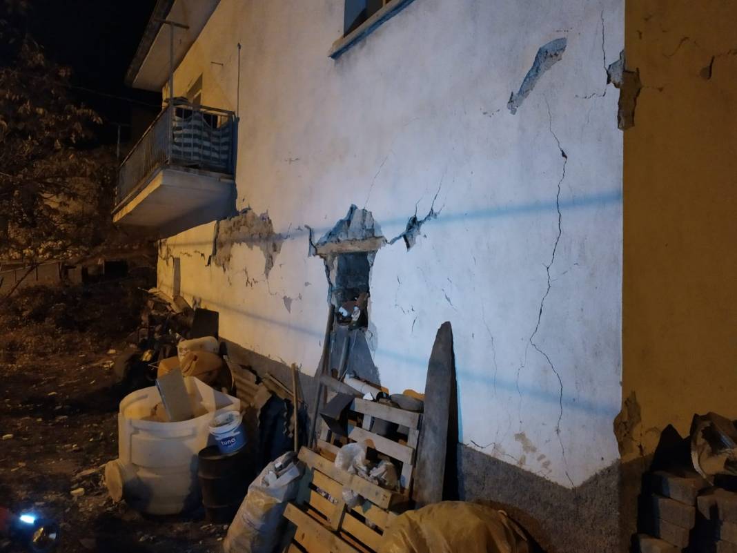 Konya'daki depremde 66 yapıda hasar oluştu 66