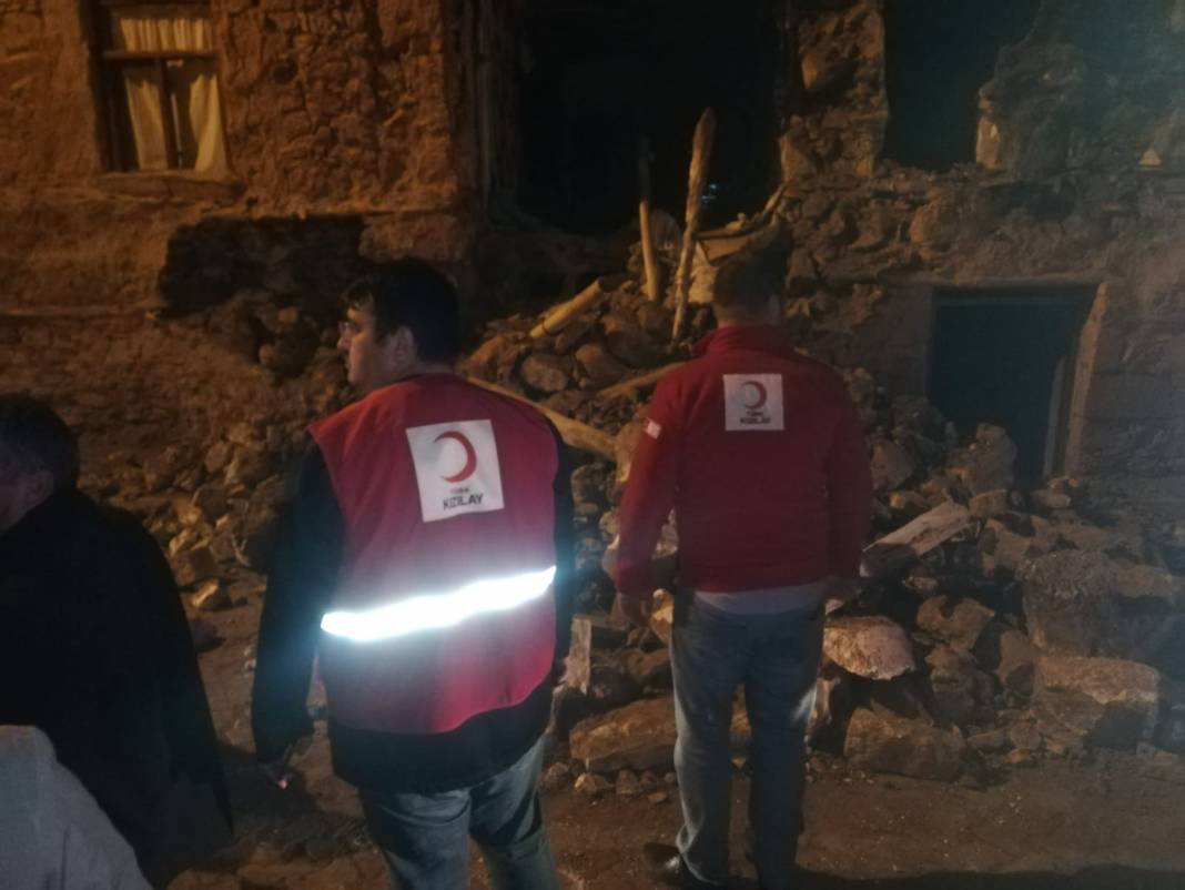 Konya'daki depremde 66 yapıda hasar oluştu 72