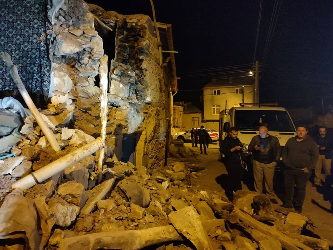 Konya'daki depremde 66 yapıda hasar oluştu 76