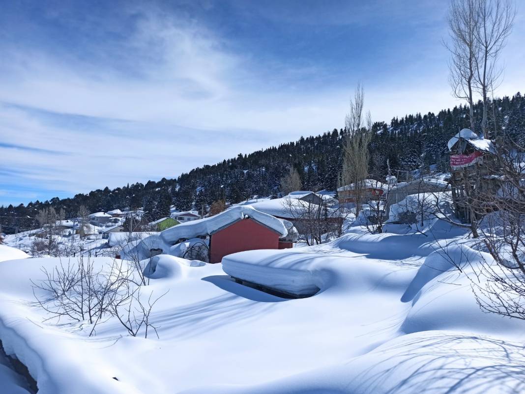 Yaylalarda ev boyu kar! Konyalı doğaseverler fotoğrafladı 18