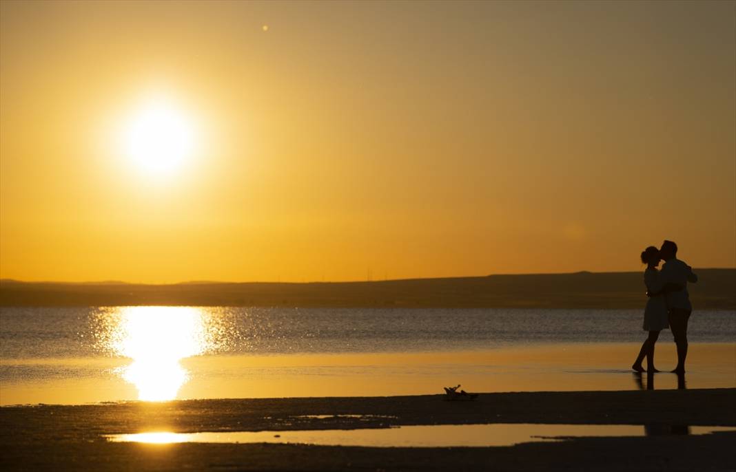 Tuz Gölü’nde gün batımının eşsiz güzelliği objektiflere yansıdı 7