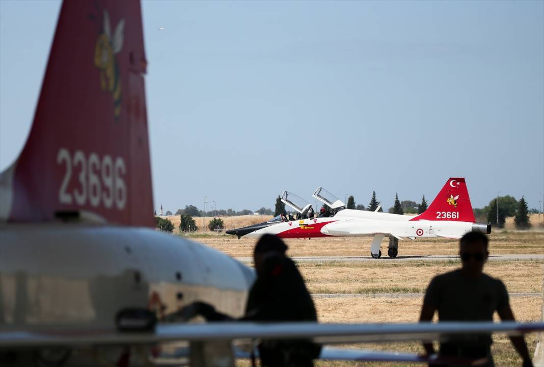 Türk savaş pilotları, zorlu eğitimleri geçip brövelerini takıyor 34