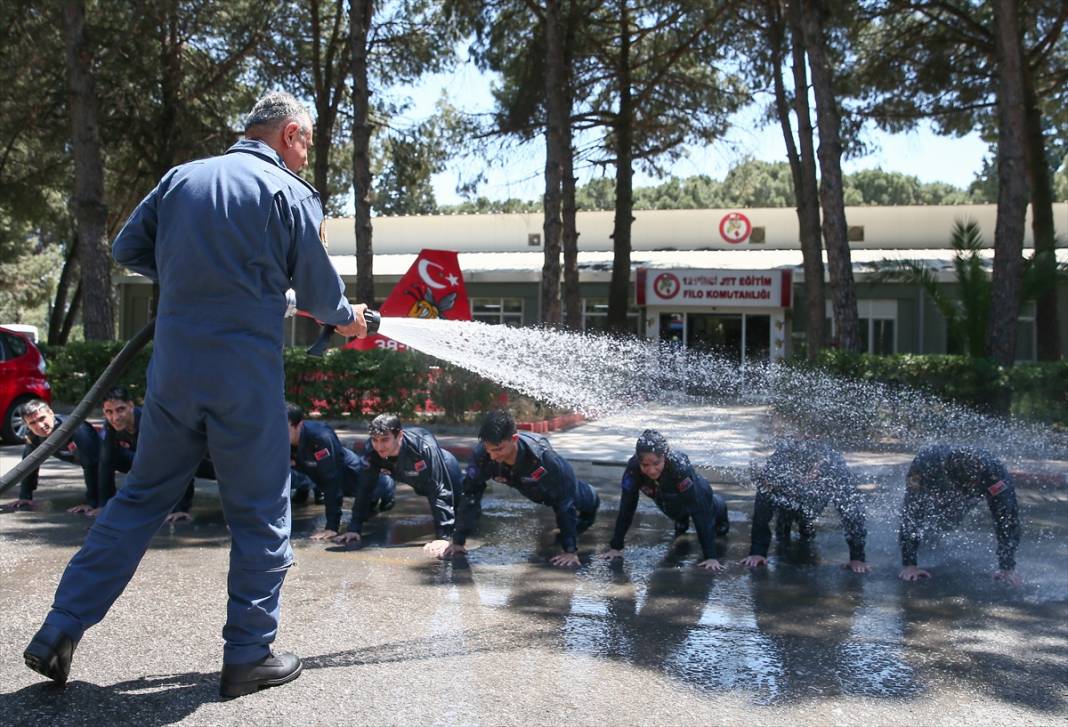Türk savaş pilotları, zorlu eğitimleri geçip brövelerini takıyor 59