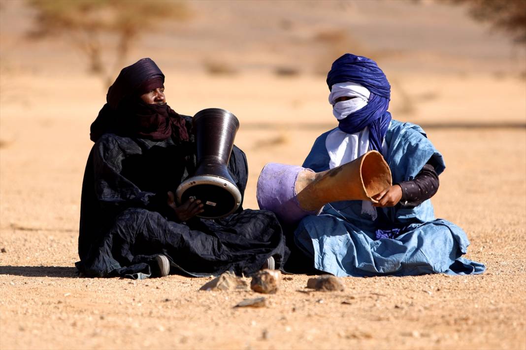 Büyük Sahra Çölü'nde "mavi giyinenlerin" kahramanlık dansı: Takuba Ağar 14