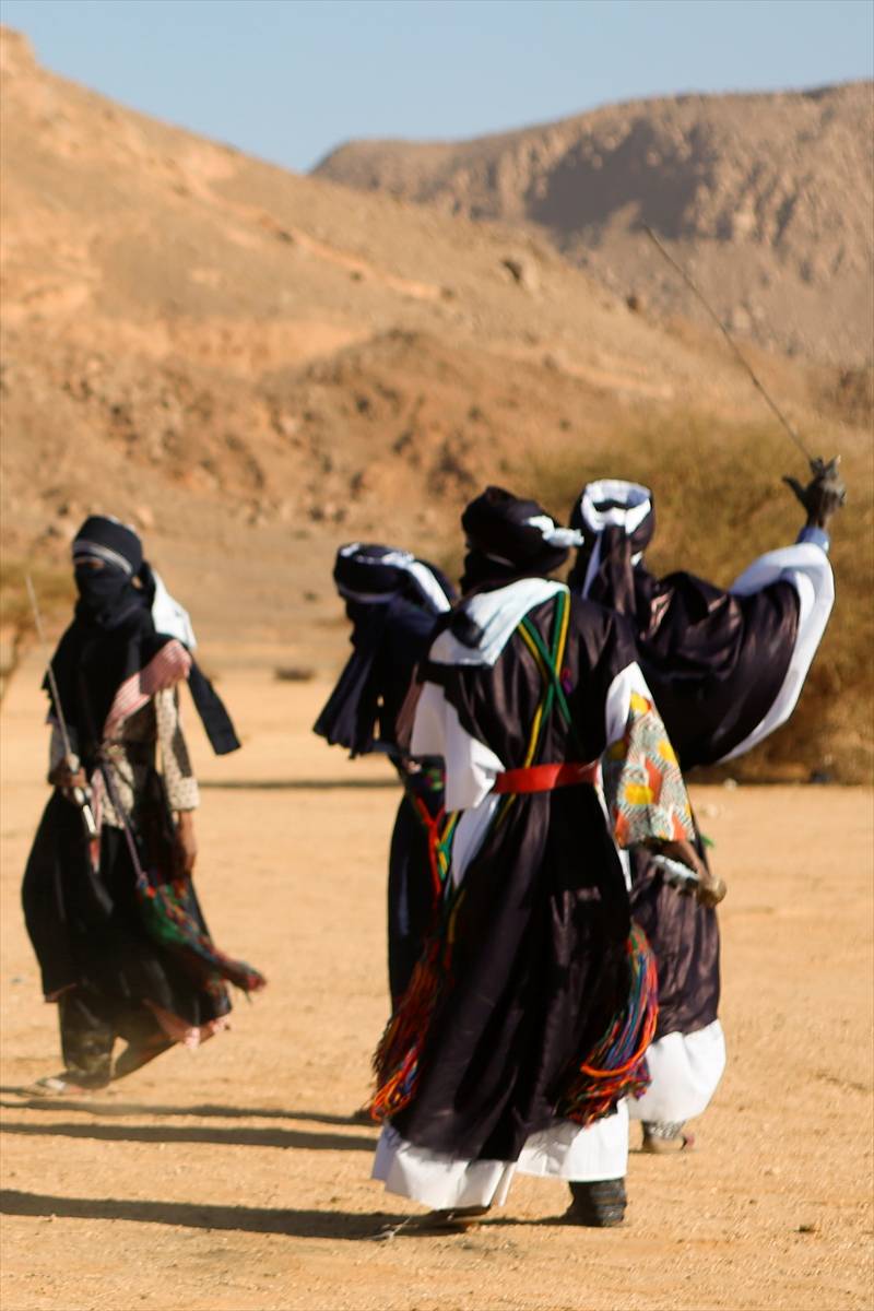 Büyük Sahra Çölü'nde "mavi giyinenlerin" kahramanlık dansı: Takuba Ağar 19